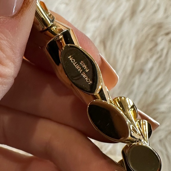 Louis Vuitton Unchain Essential V Gold Tone Choker Necklace - Picture 8 of 9